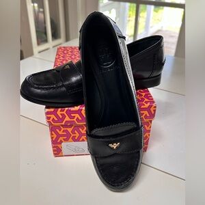 Black size 7 Tory Burch penny loafers